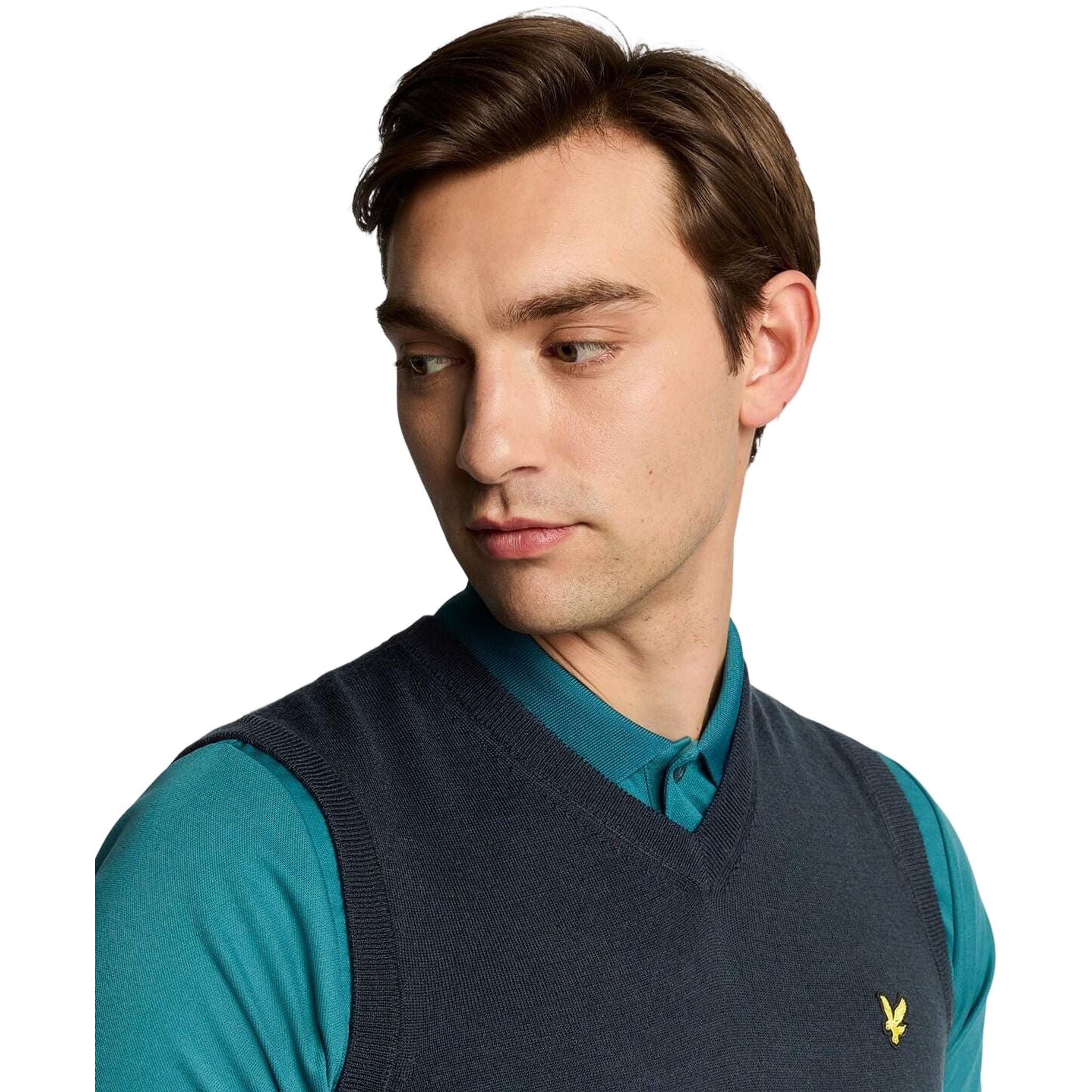 Lyle & Scott Merino Blend Knitted V-Neck Vest Herren